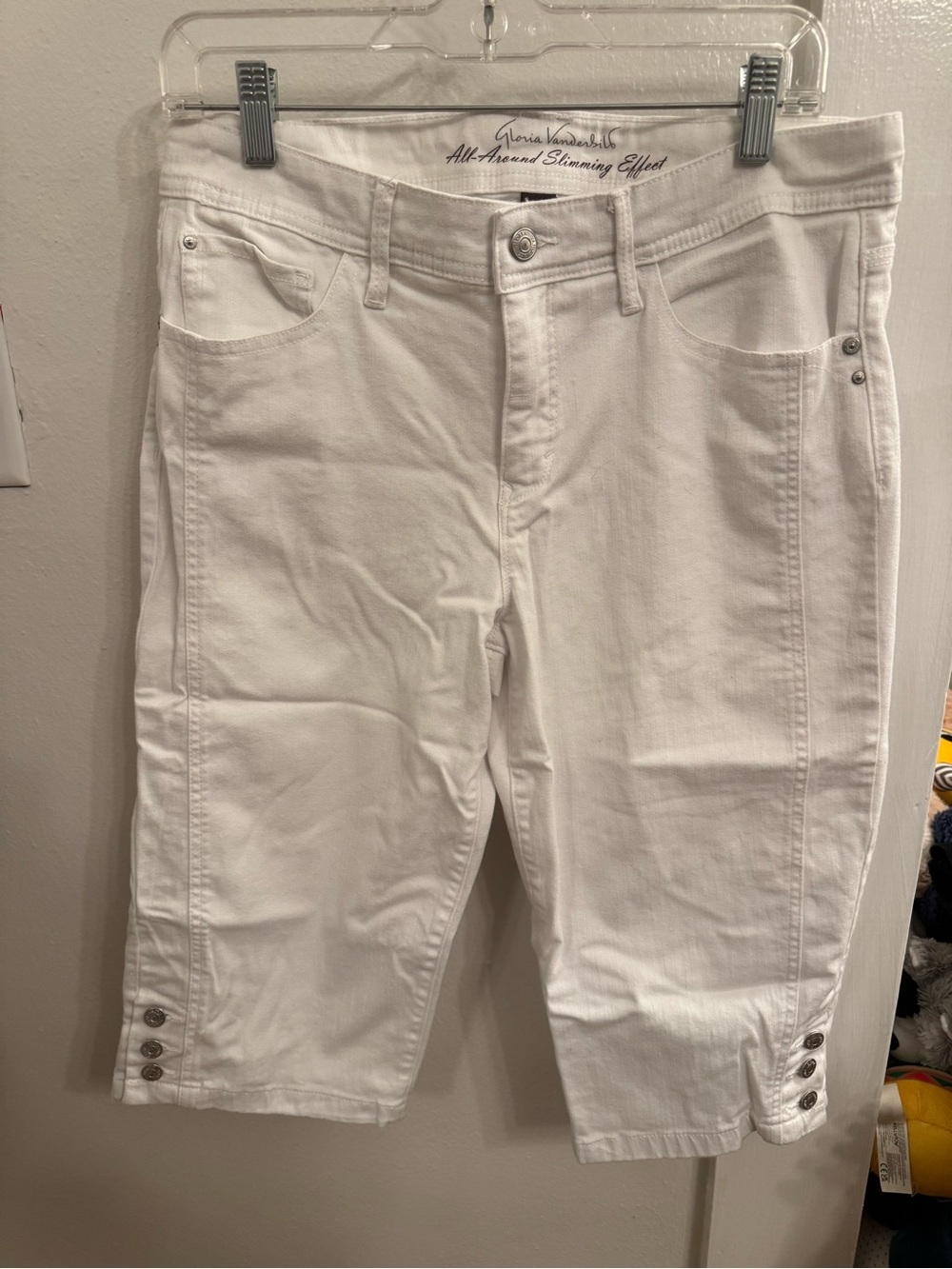 Gloria Vanderbilt White Denim Capri Pant